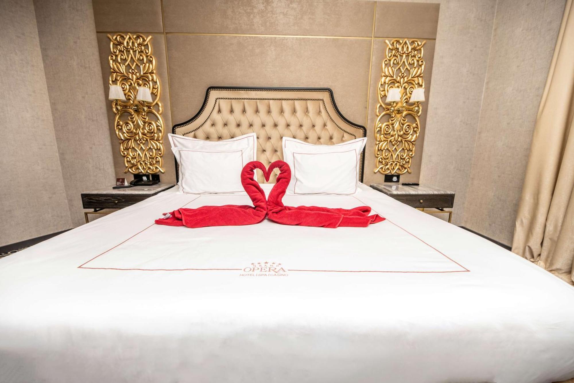Grand Opera Hotel & Casino & Spa Kyrenia  Bagian luar foto